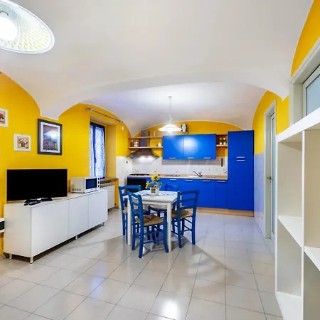 Bilocale In Centro Con Parcheggio Gratuito 4 Persone Appartement Trino