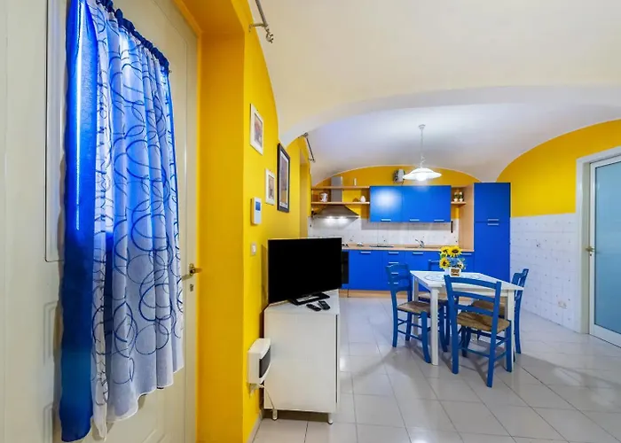 Bilocale In Centro Con Parcheggio Gratuito 4 Persone Appartement *